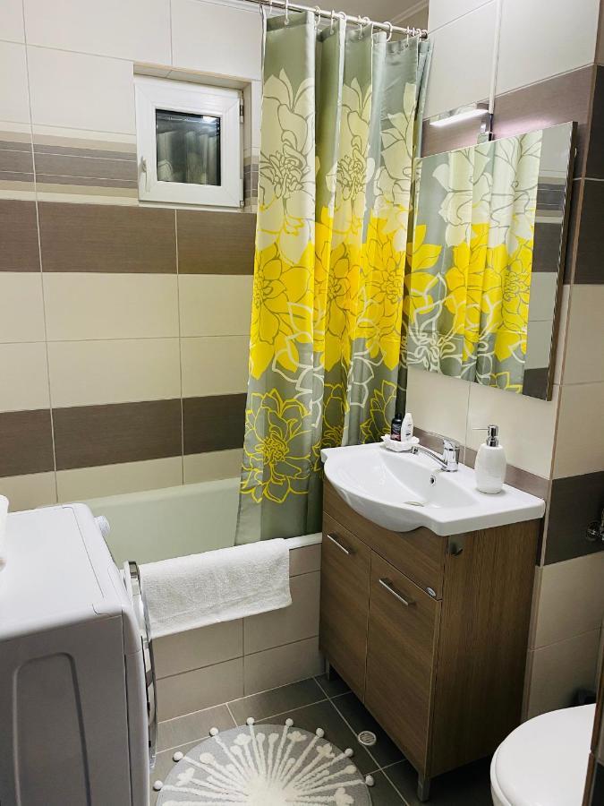 Sellada Apartament - Free Private Parking,Ac,Wi-Fi Carei Exterior photo