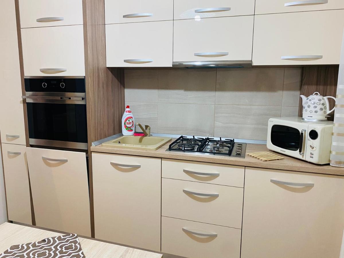 Sellada Apartament - Free Private Parking,Ac,Wi-Fi Carei Exterior photo