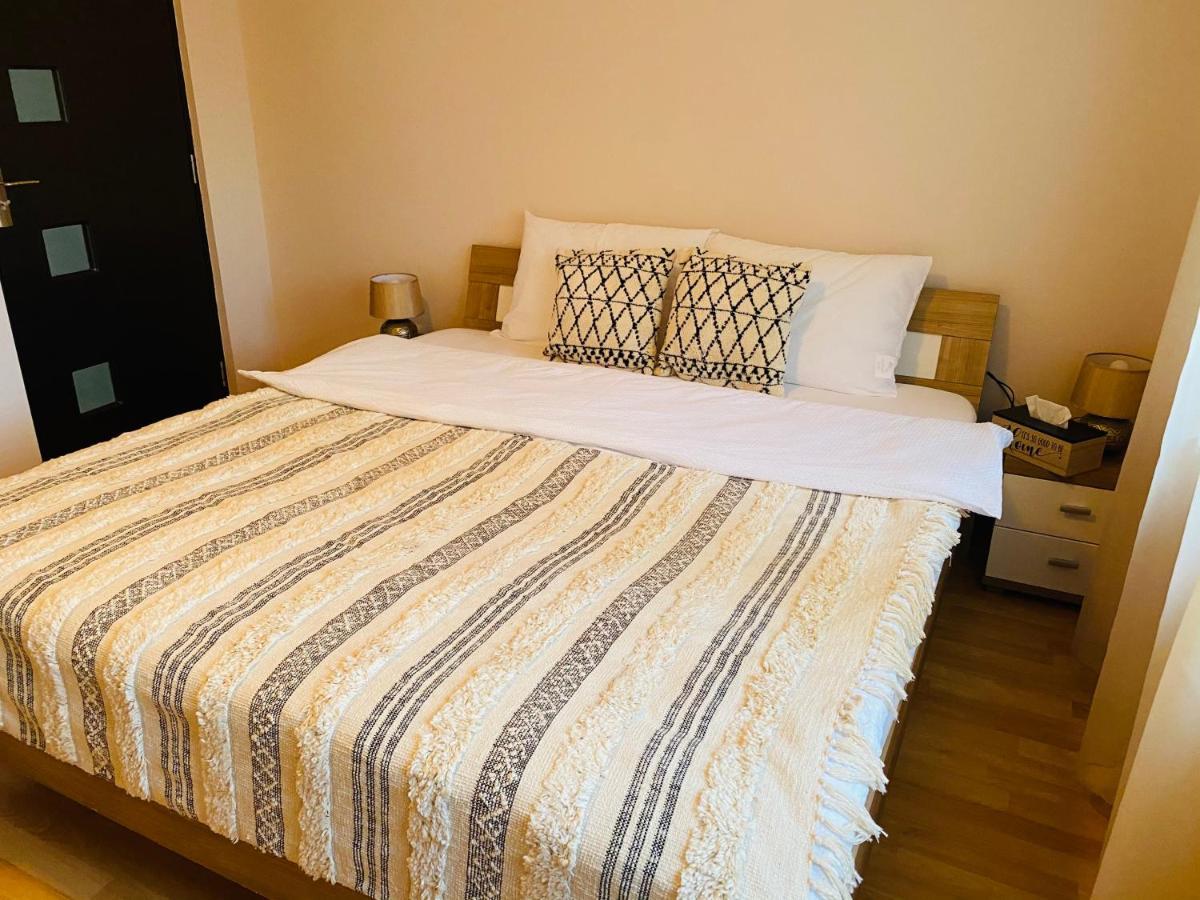 Sellada Apartament - Free Private Parking,Ac,Wi-Fi Carei Exterior photo